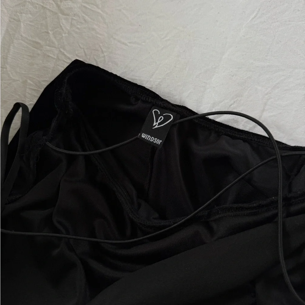Windsor Elegant Black Evening Dress - Picture 5 of 6
